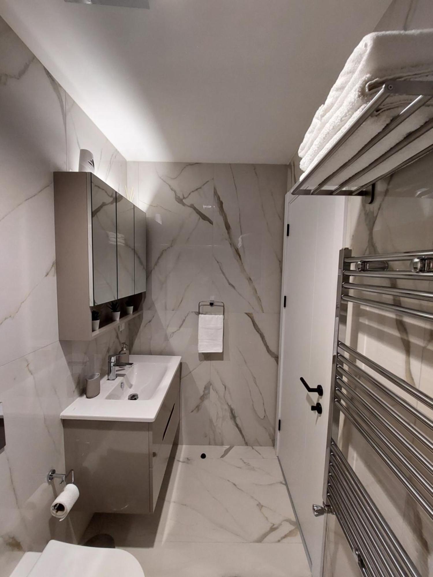 Divine 69 Luxury Apartment, Skopje City - Center, Diamond Residences, Free Parking Bagian luar foto